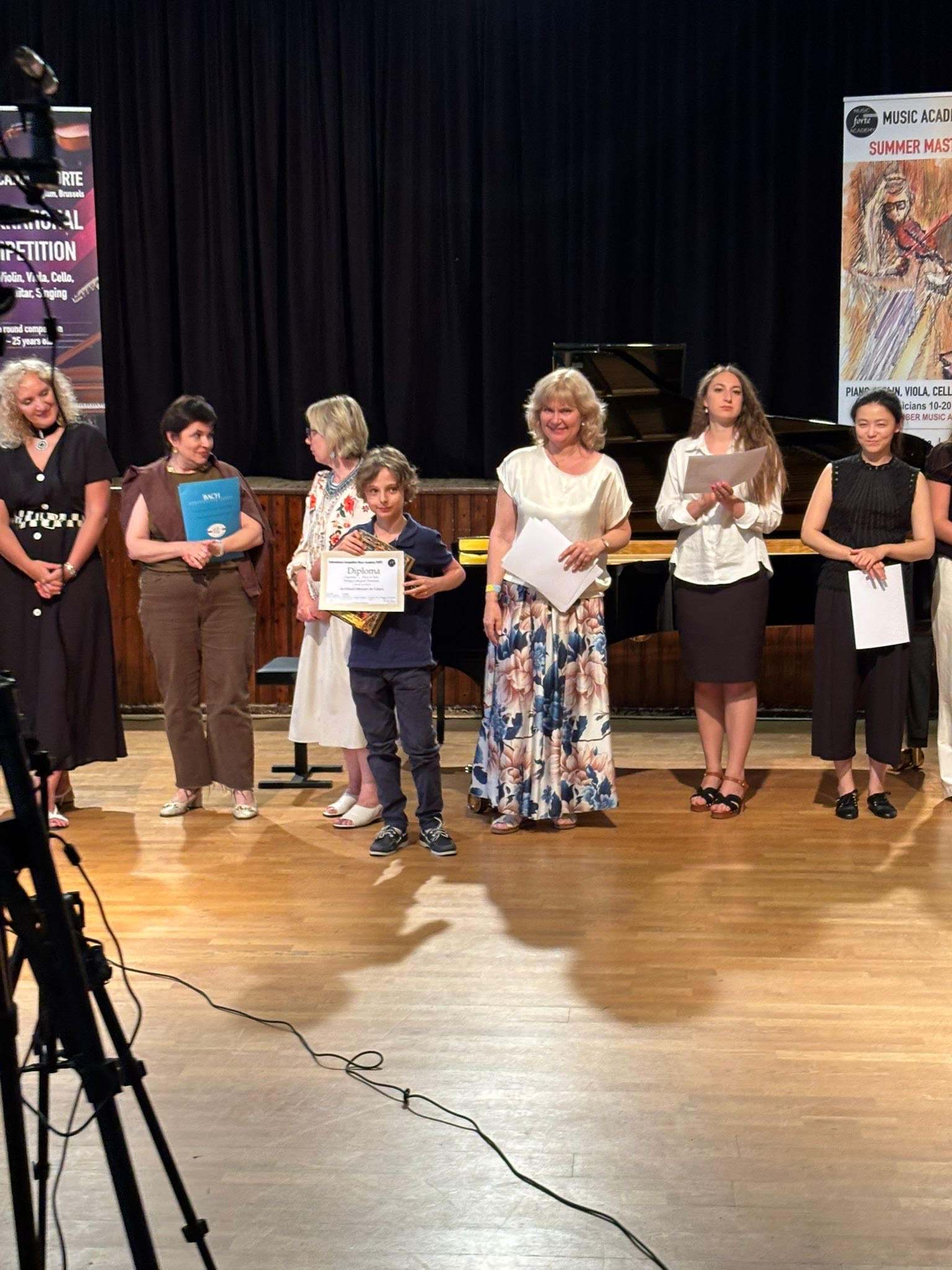 Archibald Meessen recevant son diplôme de Premier Prix Solo