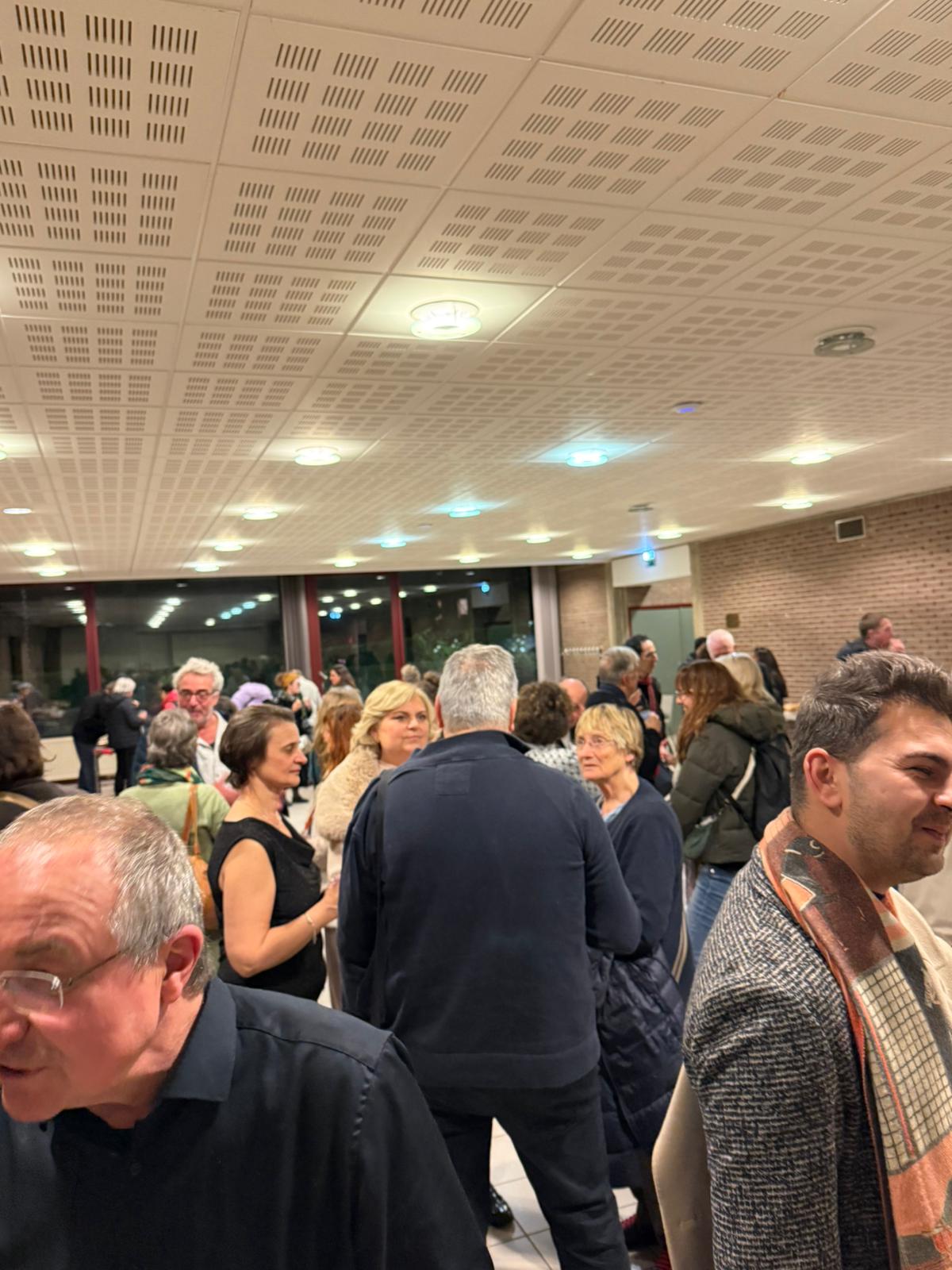 Ambiance chaleureuse lors de la réception d'après-concert