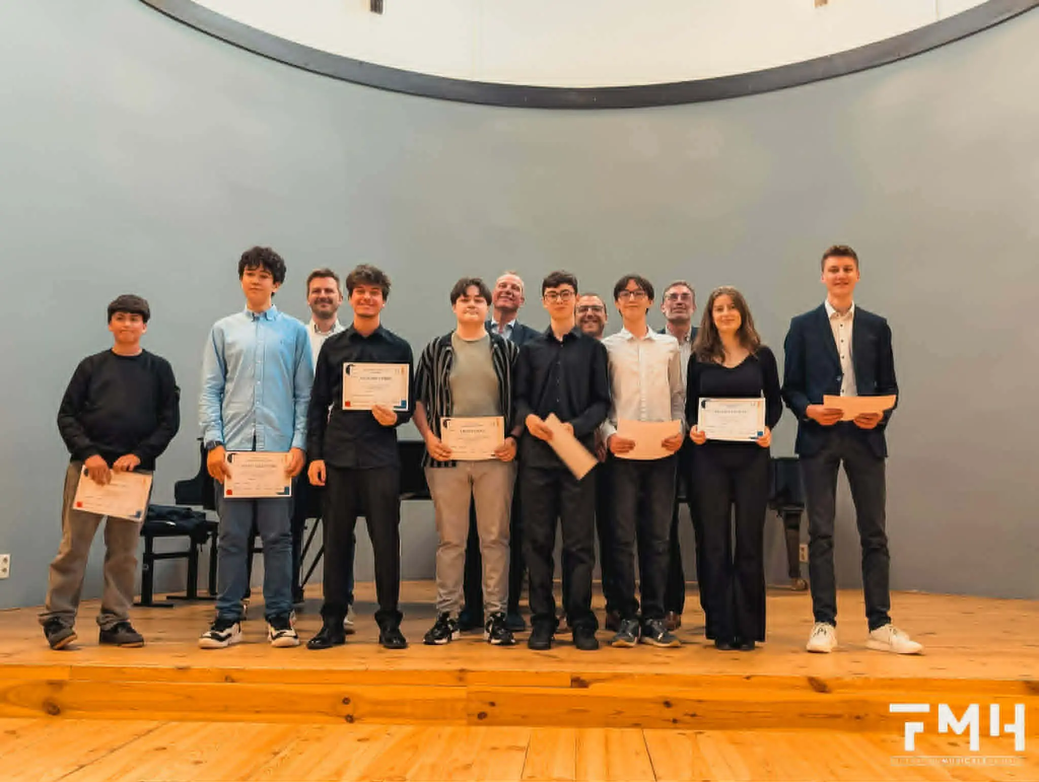 L'ensemble des lauréats du concours Sonatina réunis sur scène