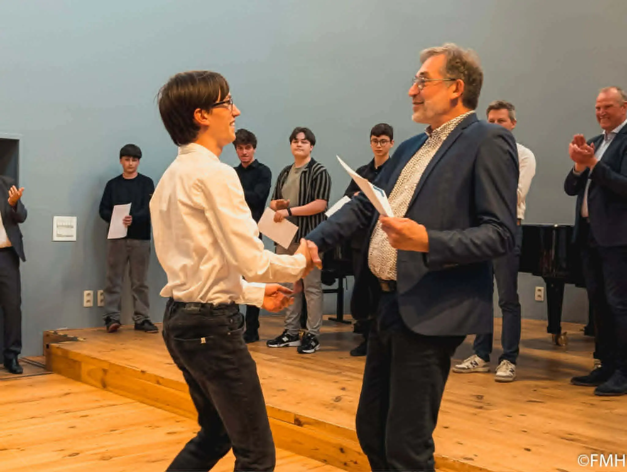 Remise officielle du 1er prix à Raphaël Penalver par le jury